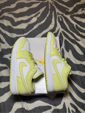Women’s Air Jordan 1 Low SE “Limelight”